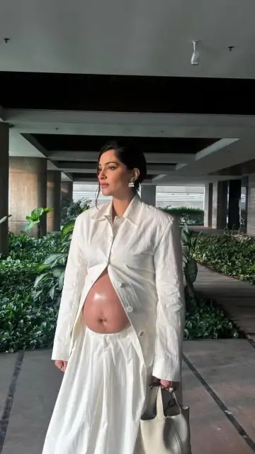Sonam Kapoor Pregnancy Photos Kyun Ho Rahi Hain Viral?