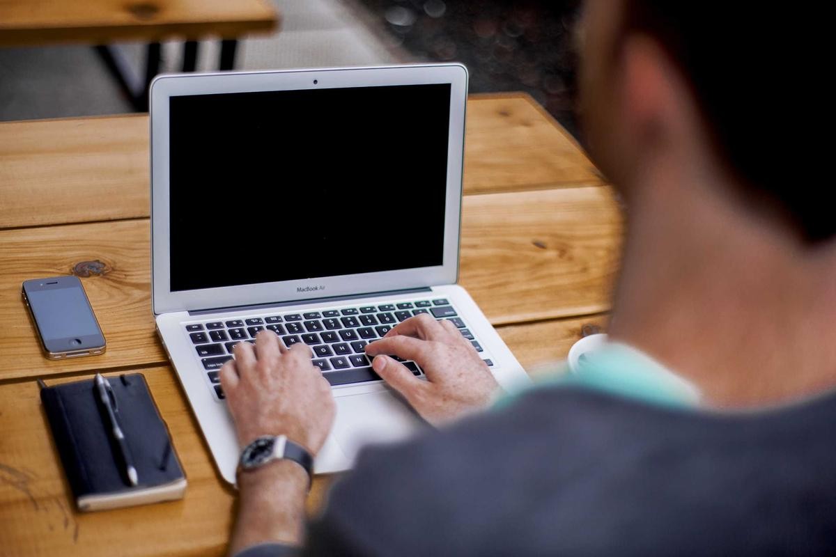 Modern News Website Design: Balancing Speed and User Trust
